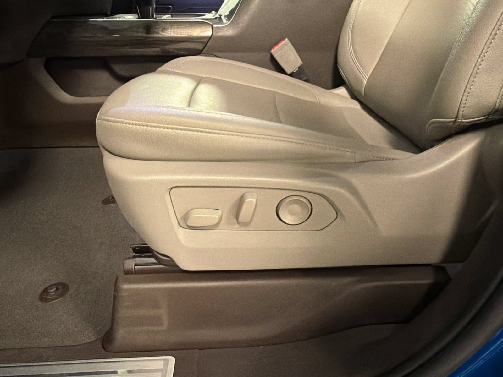 Used 2023 Chevrolet Silverado 1500 LTZ AWD/4WD image 15