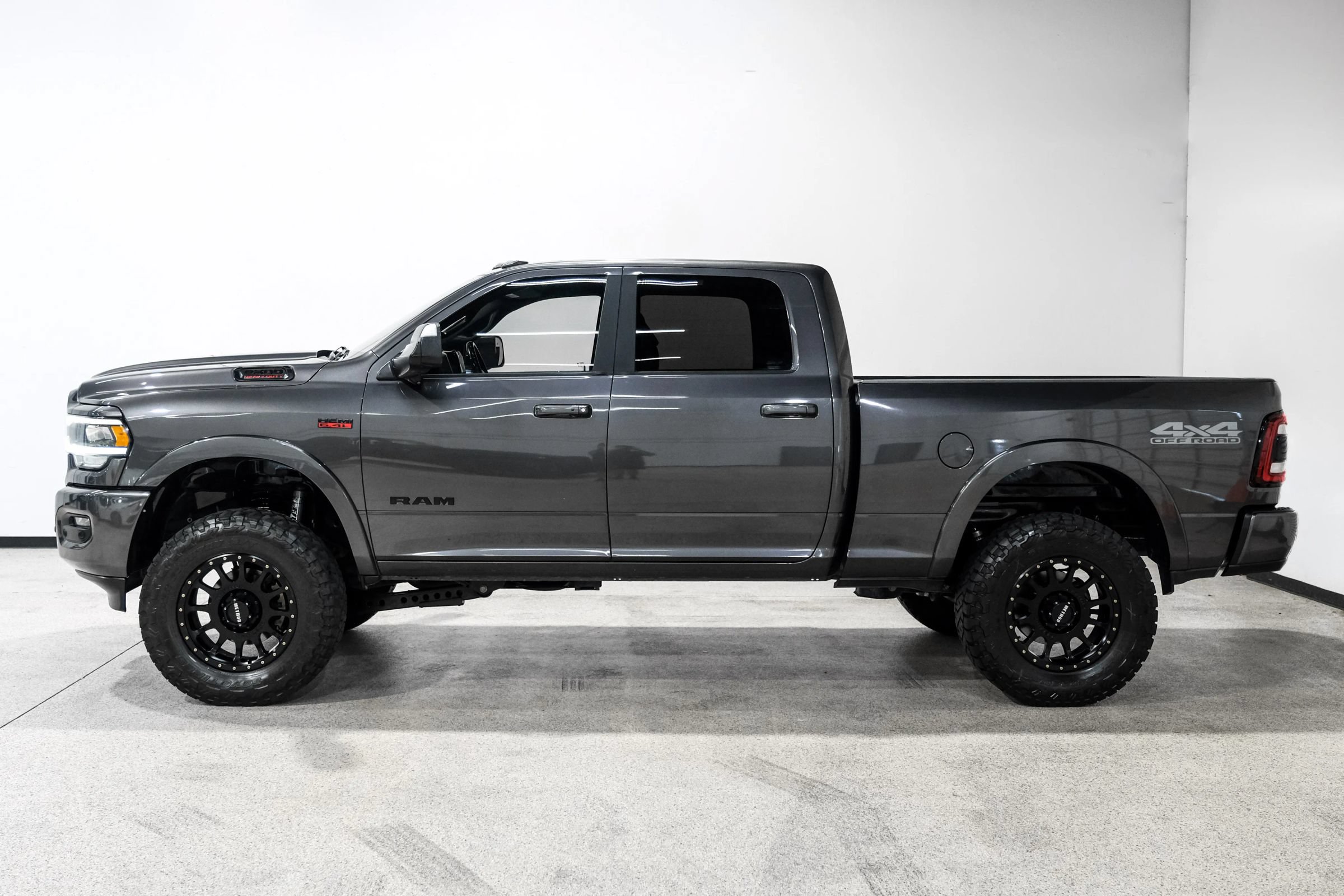 Used 2020 RAM 2500 Laramie w/ Night Edition AWD/4WD image 9