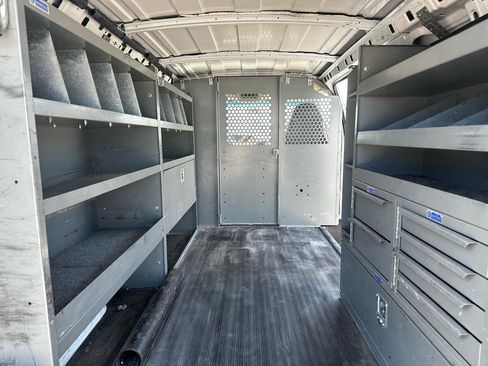 Used 2001 Chevrolet Express 1500 RWD image 29