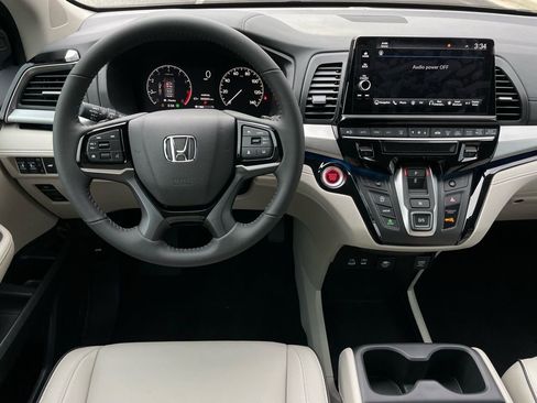 New 2026 Honda Odyssey Touring image 11