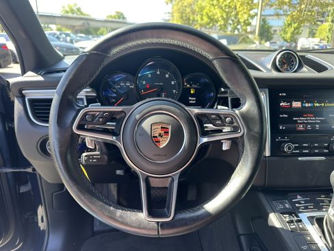 Used 2017 Porsche Macan AWD/4WD image 16