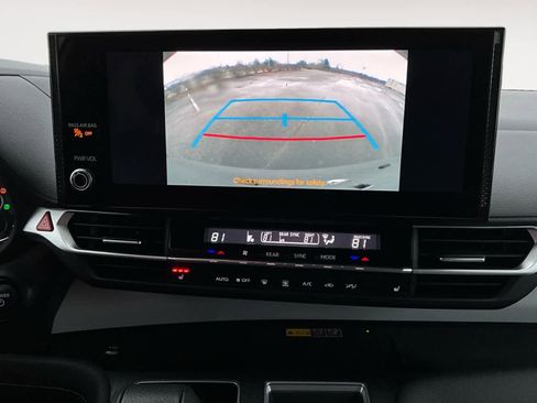 Used 2025 Toyota Sienna XLE image 23