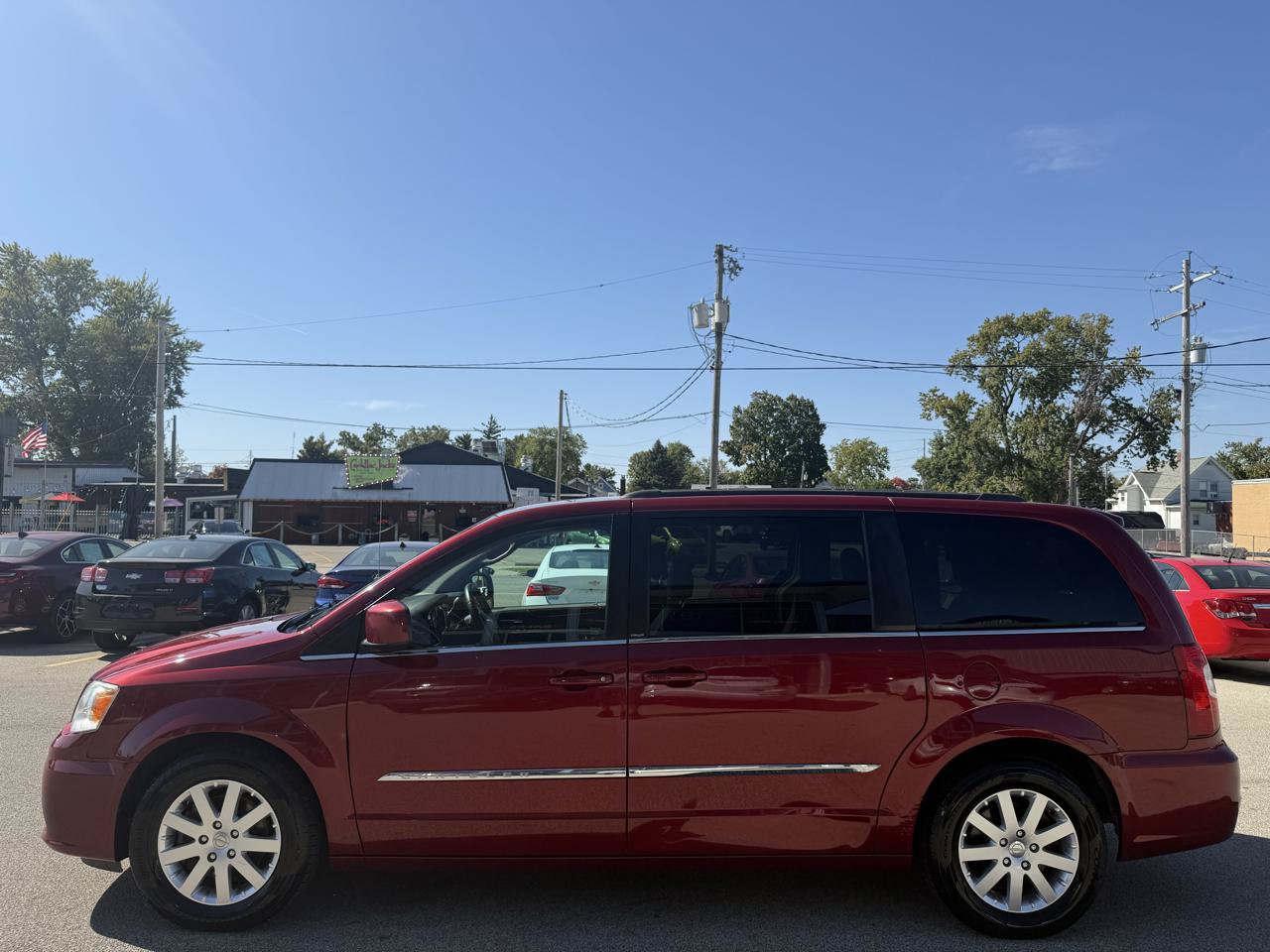 Used 2014 Chrysler Town & Country Touring FWD image 2