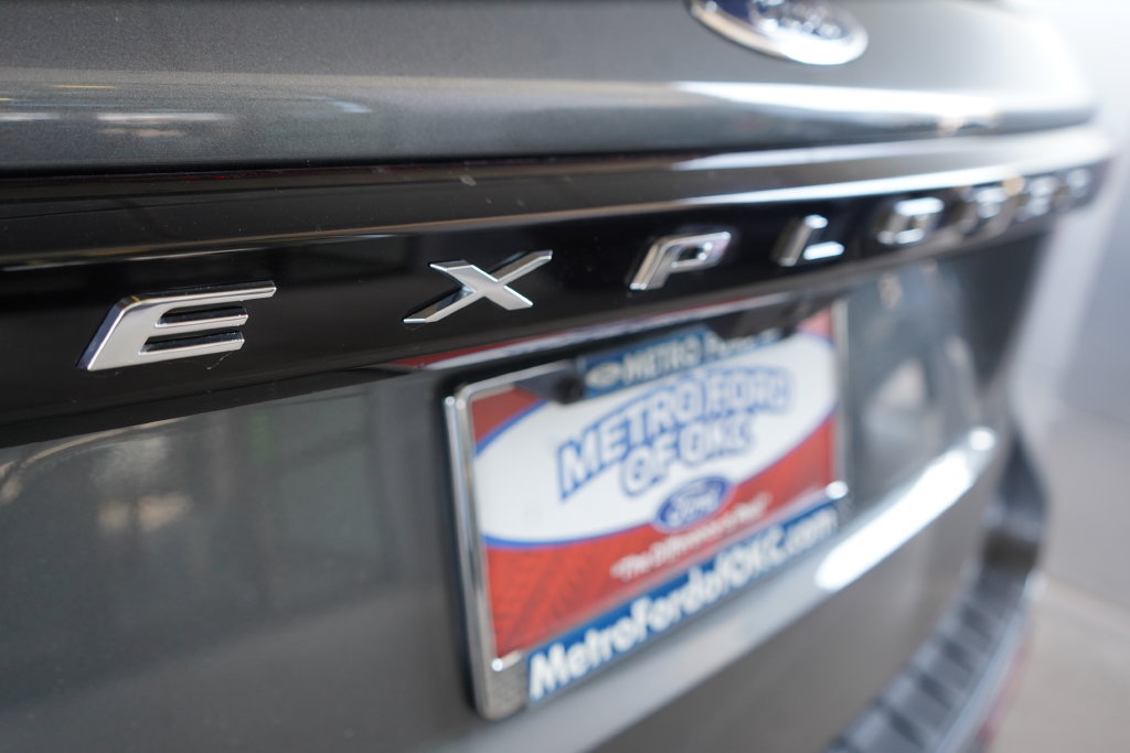 New 2026 Ford Explorer Active RWD image 7