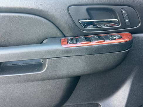 Used 2013 Chevrolet Tahoe LT RWD image 12