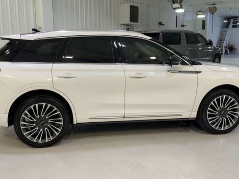 Used 2022 Lincoln Corsair Reserve w/ Sport Package image 2