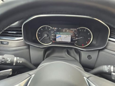 Used 2023 Jaguar F-PACE S image 38