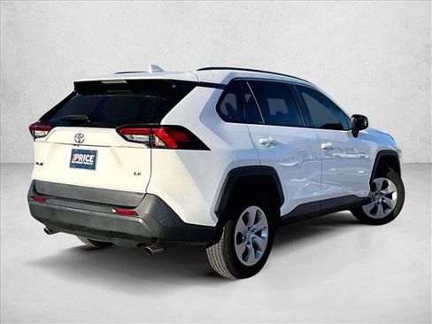 Used 2021 Toyota RAV4 LE image 2