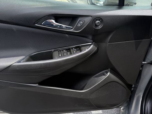 Used 2019 Chevrolet Cruze LT w/ Convenience Package FWD image 13