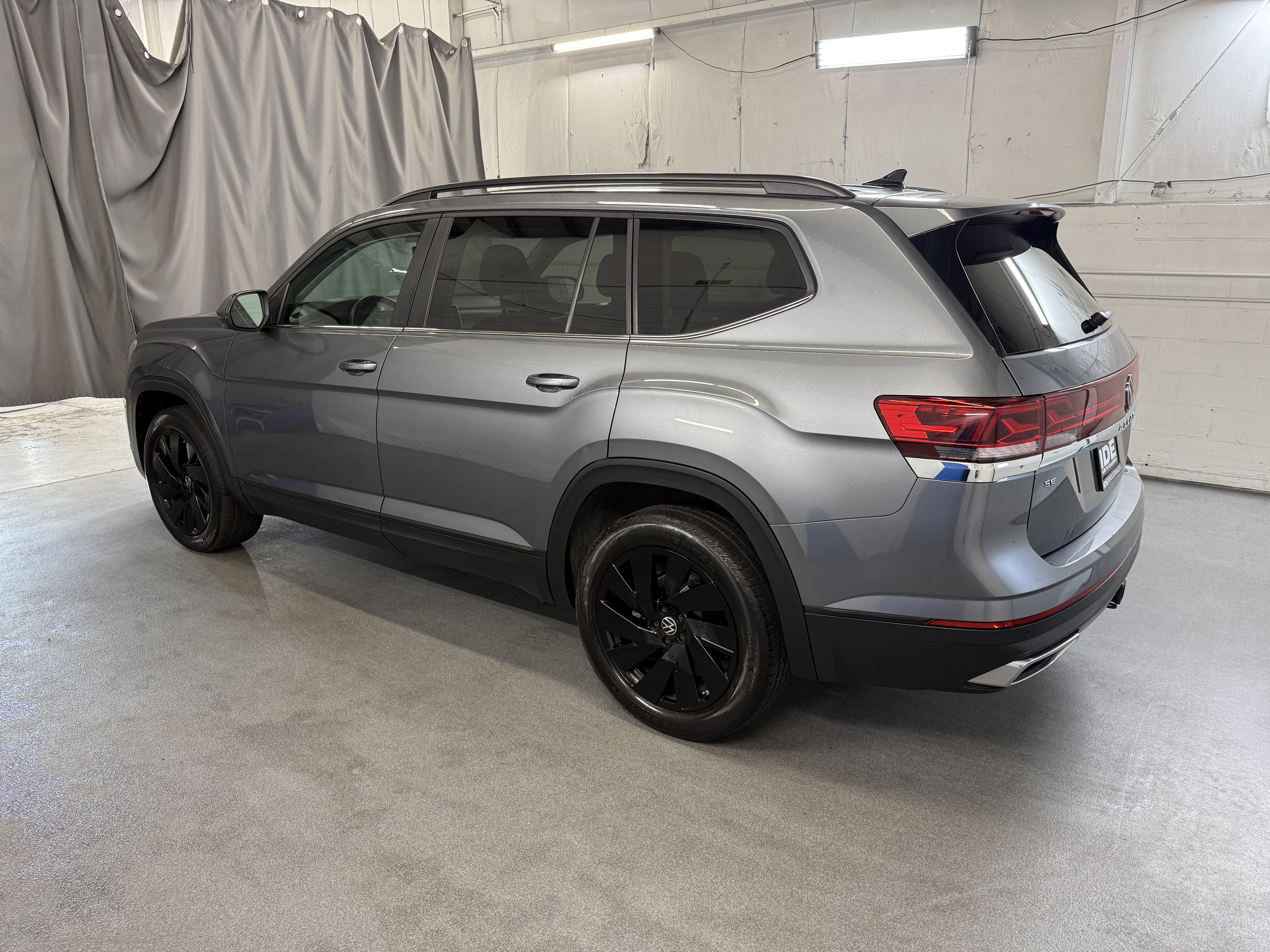 Certified 2024 Volkswagen Atlas SE w/ Black Wheel Package AWD/4WD image 7
