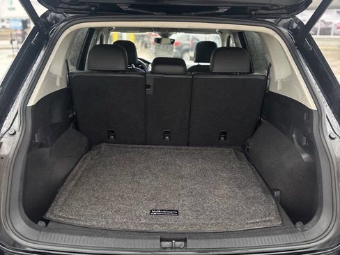 Used 2022 Volkswagen Tiguan SE w/ Panoramic Sunroof Package image 22