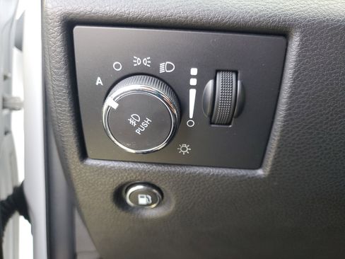 Used 2022 Jeep Grand Cherokee Laredo X image 22