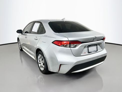 Used 2021 Toyota Corolla LE FWD image 8