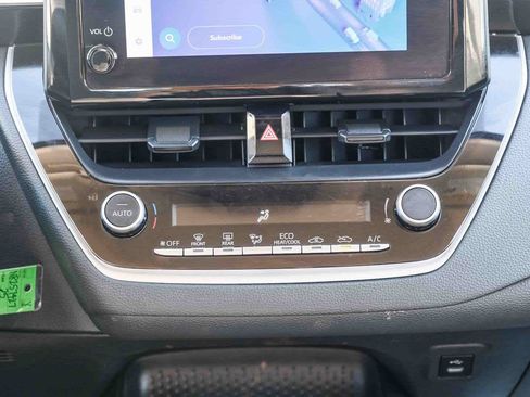 Used 2025 Toyota Corolla LE FWD image 16