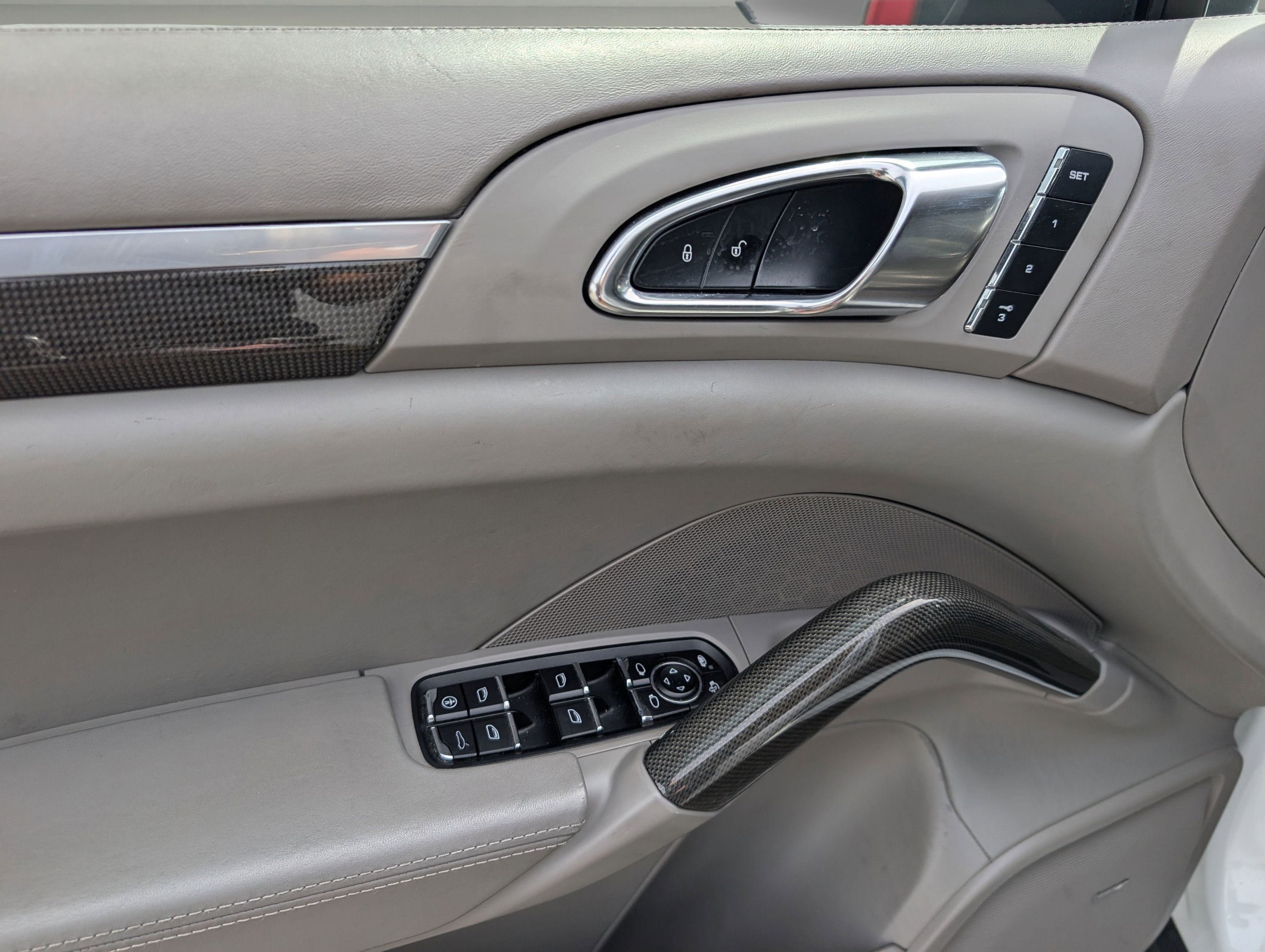 Used 2013 Porsche Cayenne Turbo AWD/4WD image 9