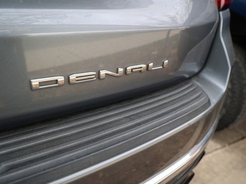 Used 2021 GMC Yukon Denali w/ Denali Premium Package image 11