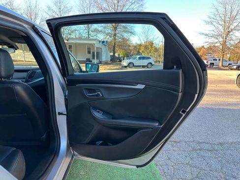 Used 2019 Chevrolet Impala LT image 15
