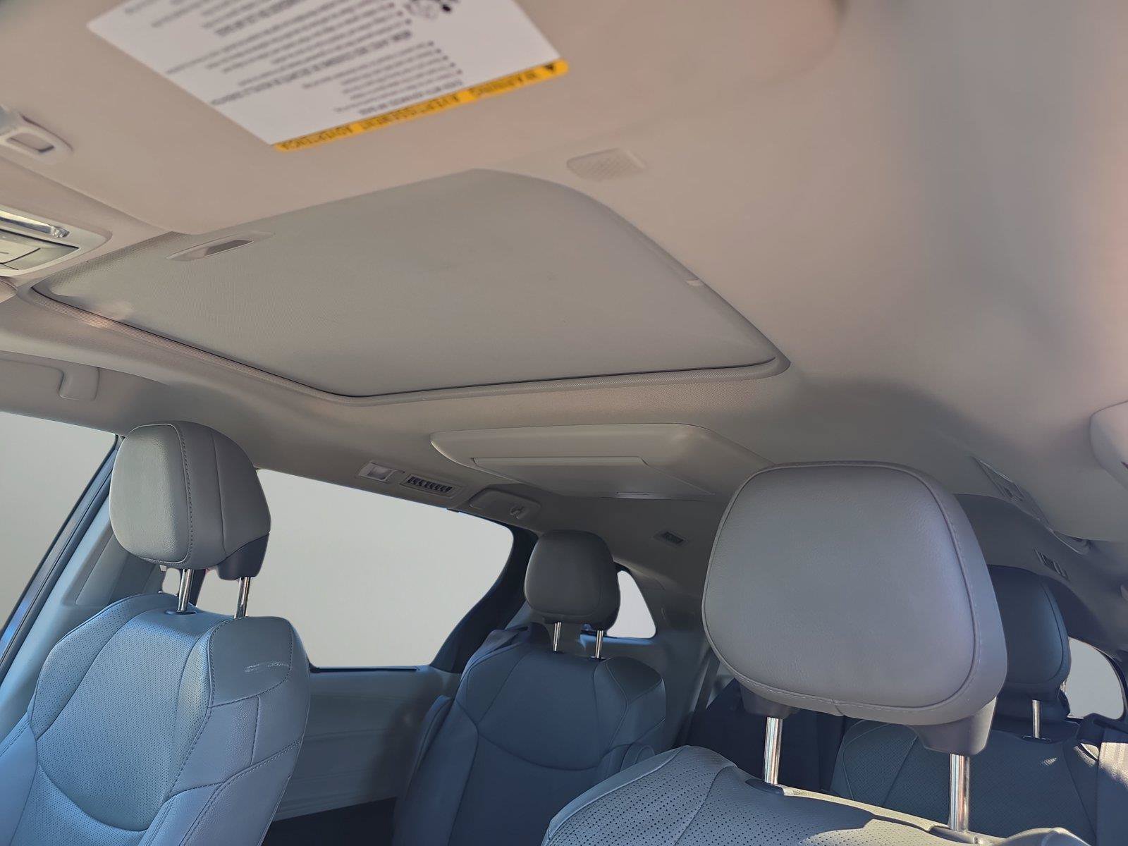 Used 2021 Toyota Sienna Limited FWD image 27