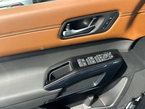 New 2026 Nissan Pathfinder Platinum AWD/4WD image 9