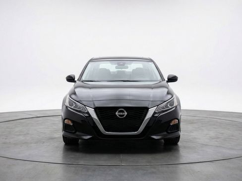 Used 2025 Nissan Altima 2.5 SV FWD image 2