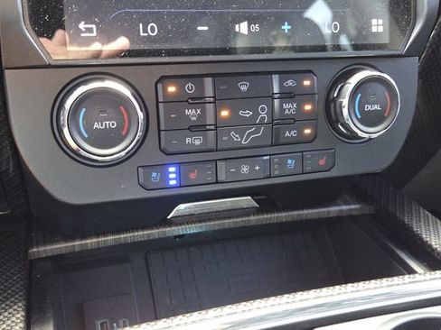 Used 2020 Ford F350 Lariat w/ Lariat Ultimate Package AWD/4WD image 27