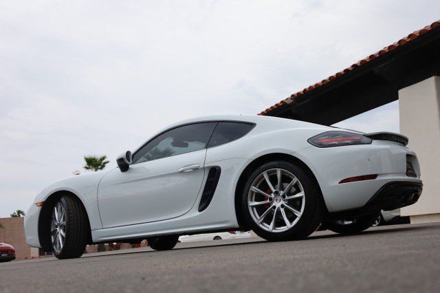 Used 2018 Porsche 718 Cayman RWD image 17