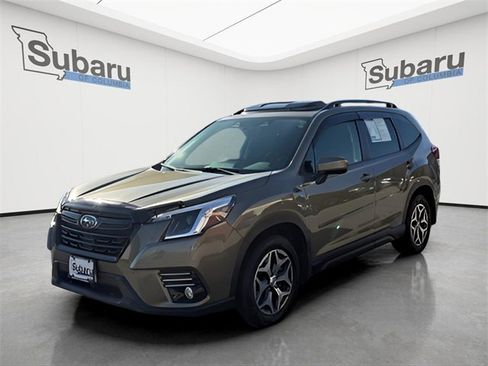 Used 2022 Subaru Forester Premium image 3