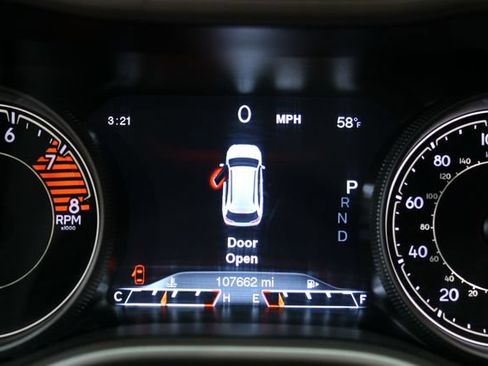 Used 2017 Jeep Cherokee Limited w/ Luxury Group AWD/4WD image 24