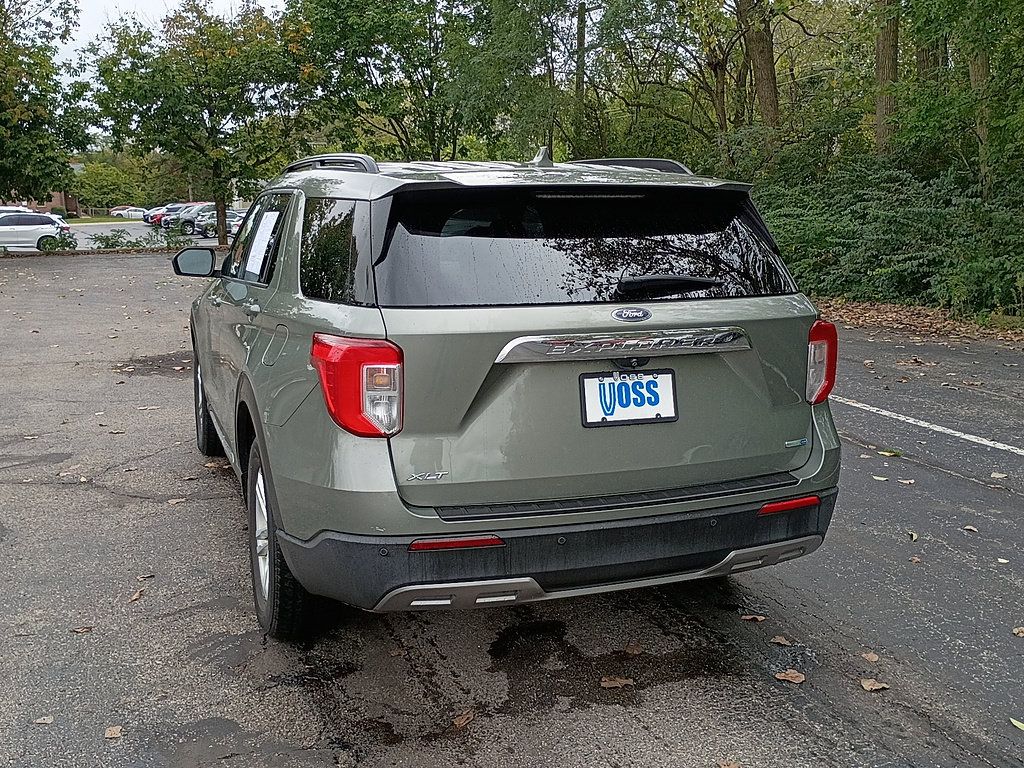 Used 2020 Ford Explorer XLT w/ Equipment Group 202A AWD/4WD image 5