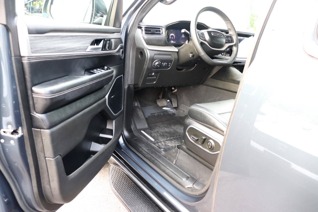 Used 2024 Jeep Wagoneer Series II AWD/4WD image 10