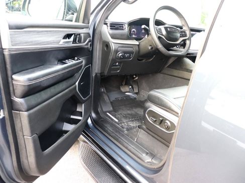 Used 2024 Jeep Wagoneer Series II AWD/4WD image 10