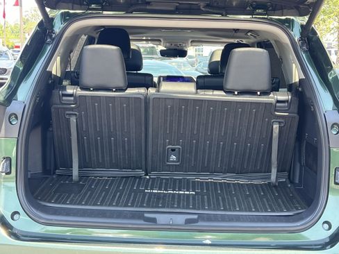 Used 2024 Toyota Highlander XLE AWD/4WD image 26