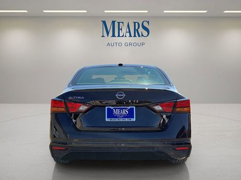 Used 2025 Nissan Altima 2.5 SV image 4