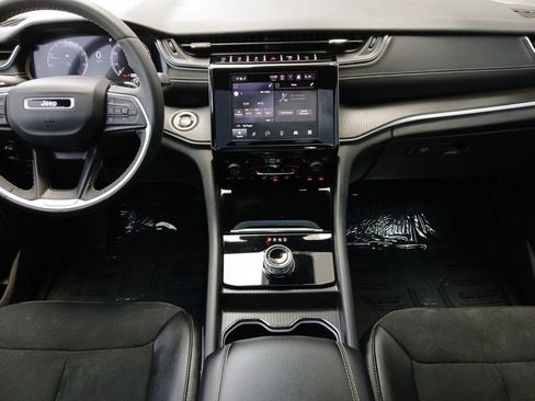 Used 2024 Jeep Grand Cherokee Altitude AWD/4WD image 3