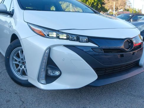 Used 2017 Toyota Prius Prime Advanced image 7