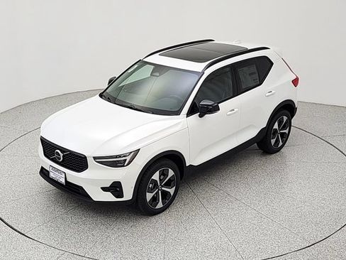 New 2026 Volvo XC40 B5 Plus w/ Protection Package Premier AWD/4WD image 13