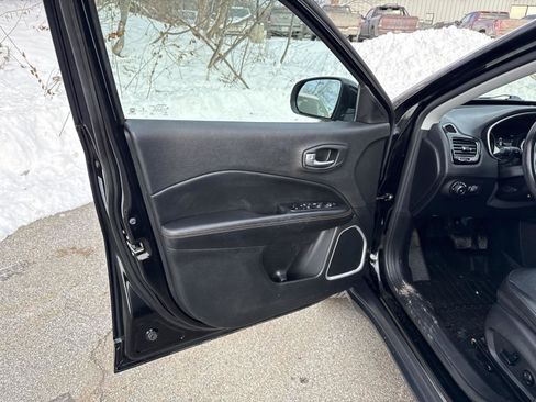 Used 2020 Jeep Compass Limited image 12