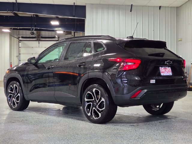 Used 2024 Chevrolet Trax RS w/ Sunroof Package FWD image 6
