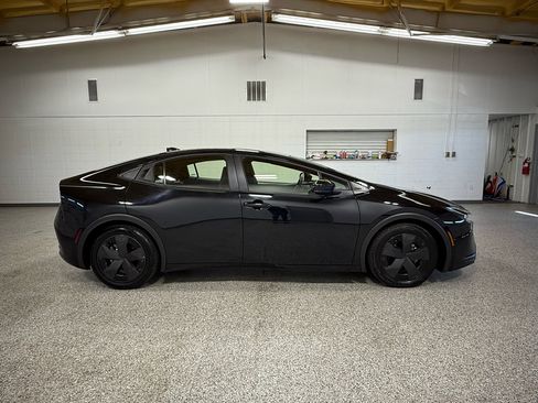 Used 2023 Toyota Prius LE image 5