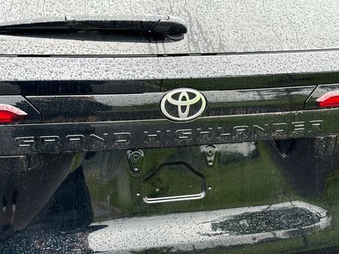Used 2025 Toyota Grand Highlander AWD image 17