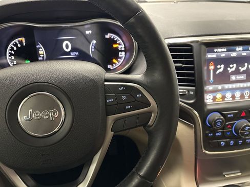 Used 2018 Jeep Grand Cherokee Limited image 52