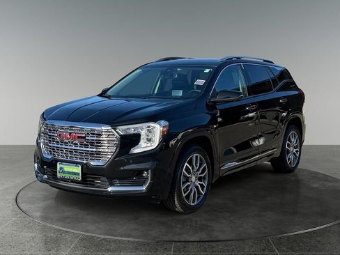Used 2023 GMC Terrain Denali w/ Denali Premium Package AWD/4WD image 3