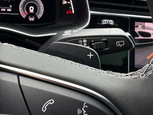 Used 2023 Audi Q8 Premium image 35