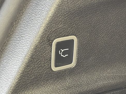 Used 2021 Chrysler Pacifica Pinnacle image 16