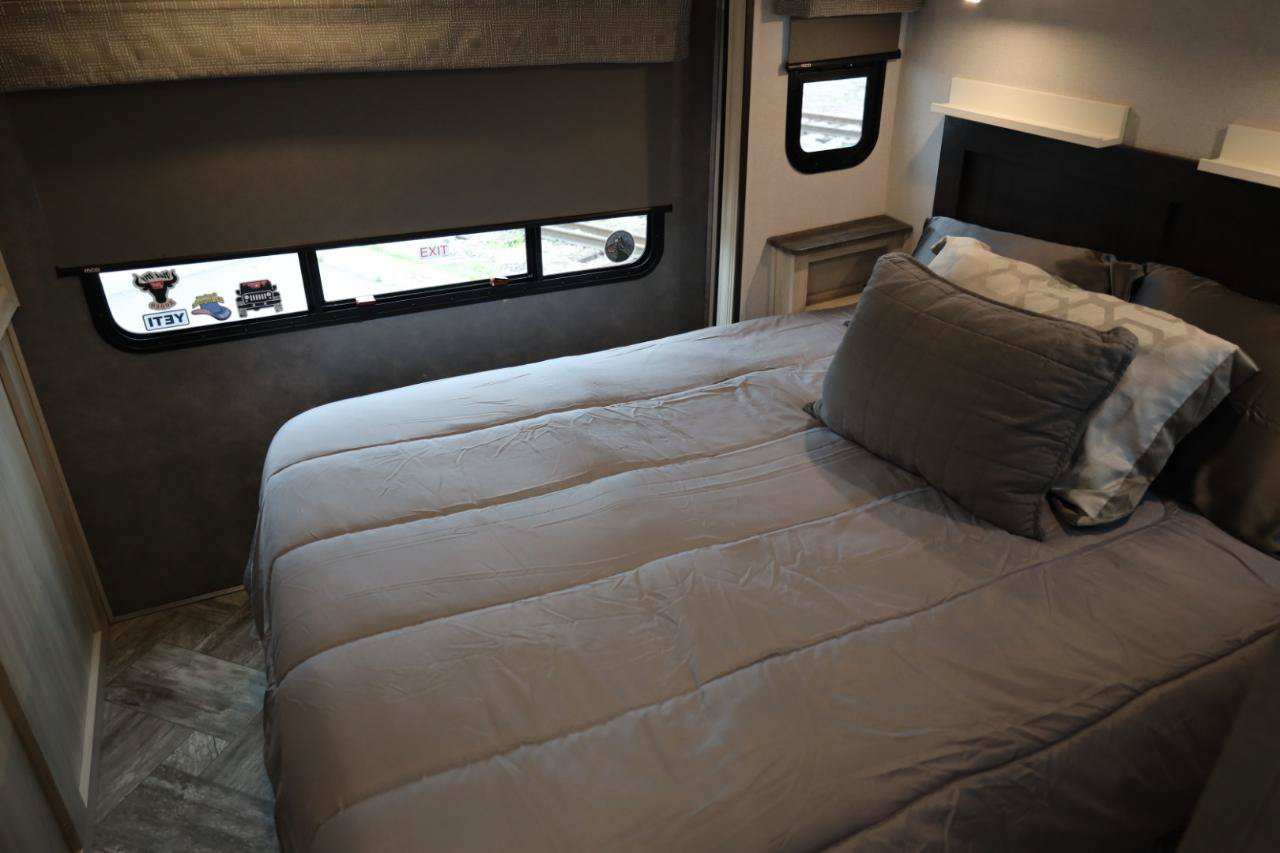 Used 2022 Ford E-450 and Econoline 450 Super Duty w/ Motorhome Prep Package RWD image 54