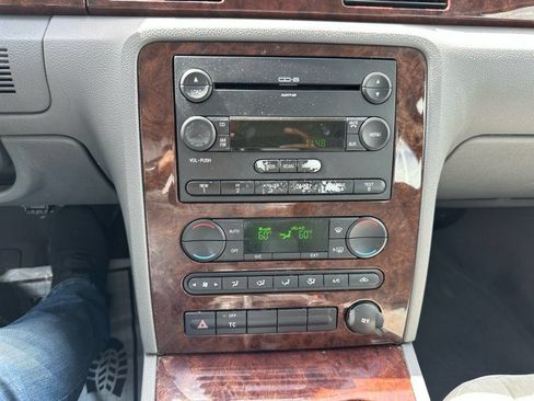Used 2005 Ford Five Hundred SEL FWD image 19