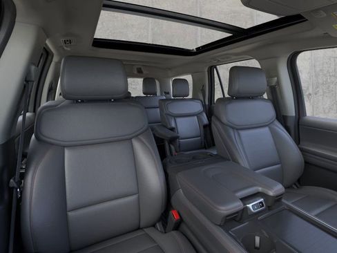 New 2025 Ford Expedition Active image 10