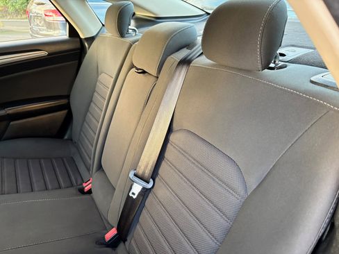 Used 2020 Ford Fusion SE image 19