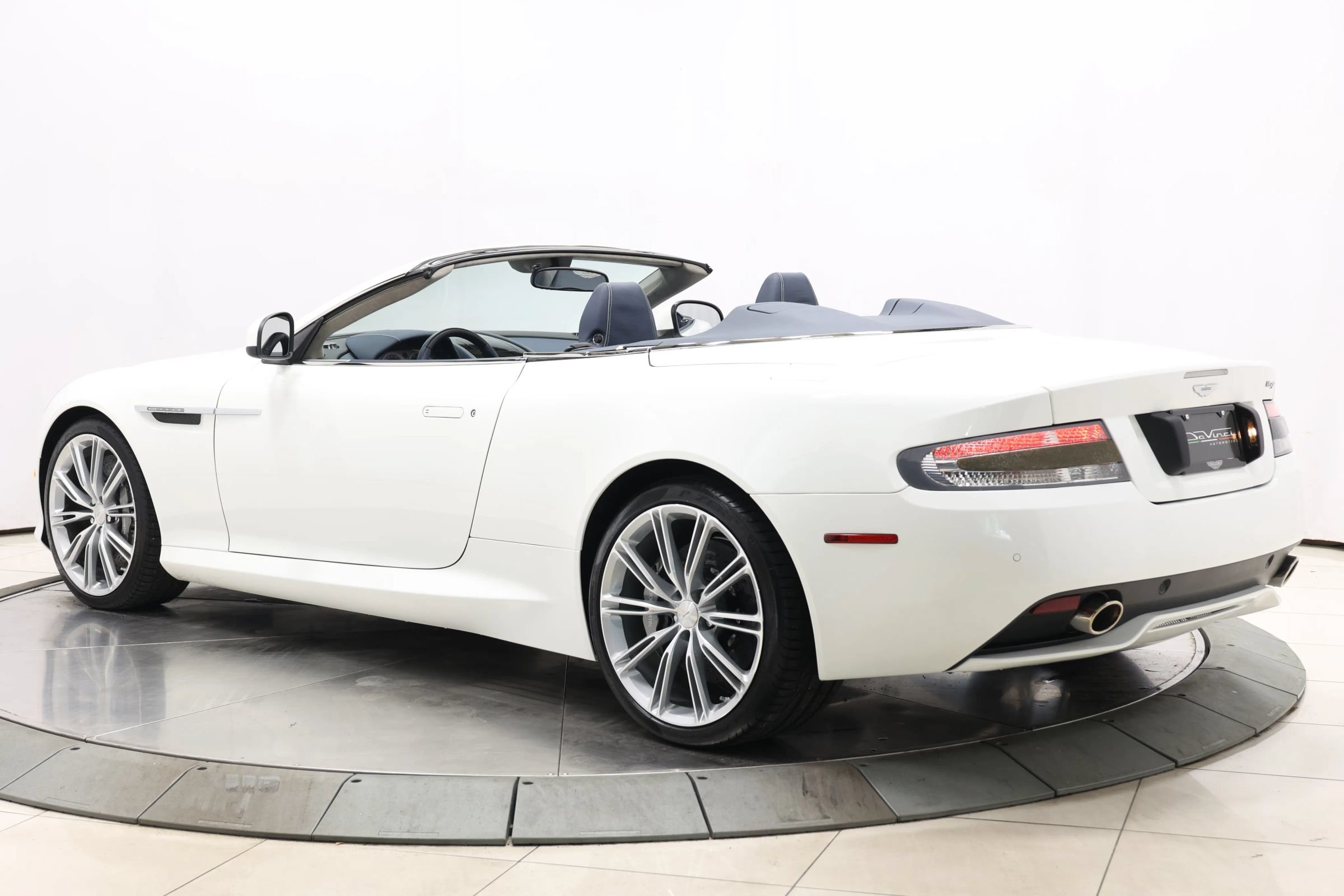Used 2012 Aston Martin Virage Volante RWD image 56