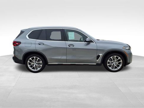 Used 2024 BMW X5 xDrive40i w/ Parking Assistance Package AWD/4WD image 10